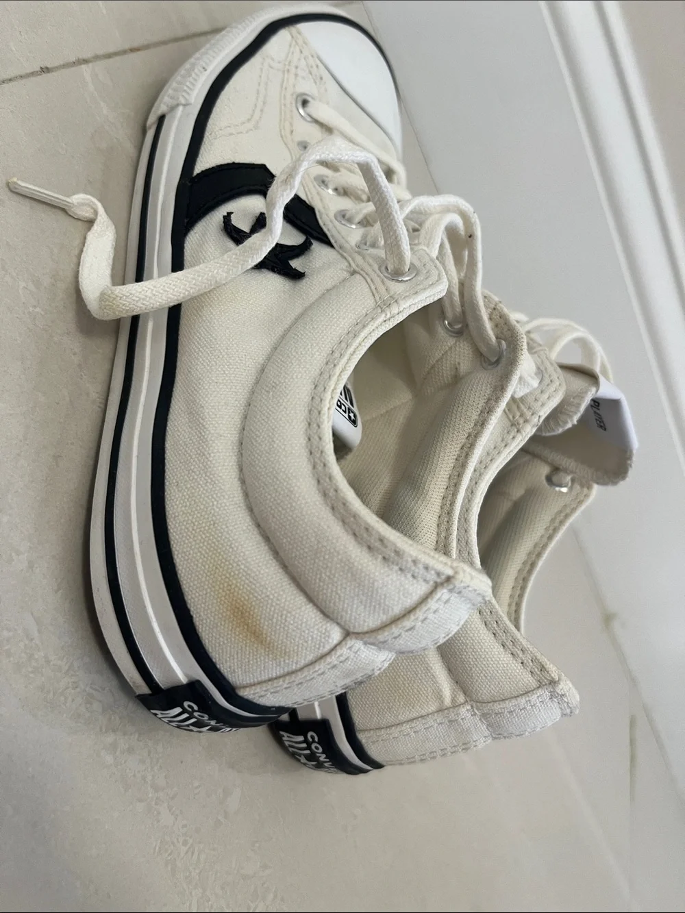Converse Kids Low-Top Sneakers in White and Black Star Chevron